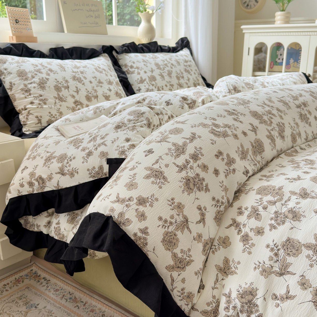 91家纺网 家纺一手货源 找家纺 喜颜 2025新款云感提花皱皱棉爆款花边四件套-赫本风 陌上花开