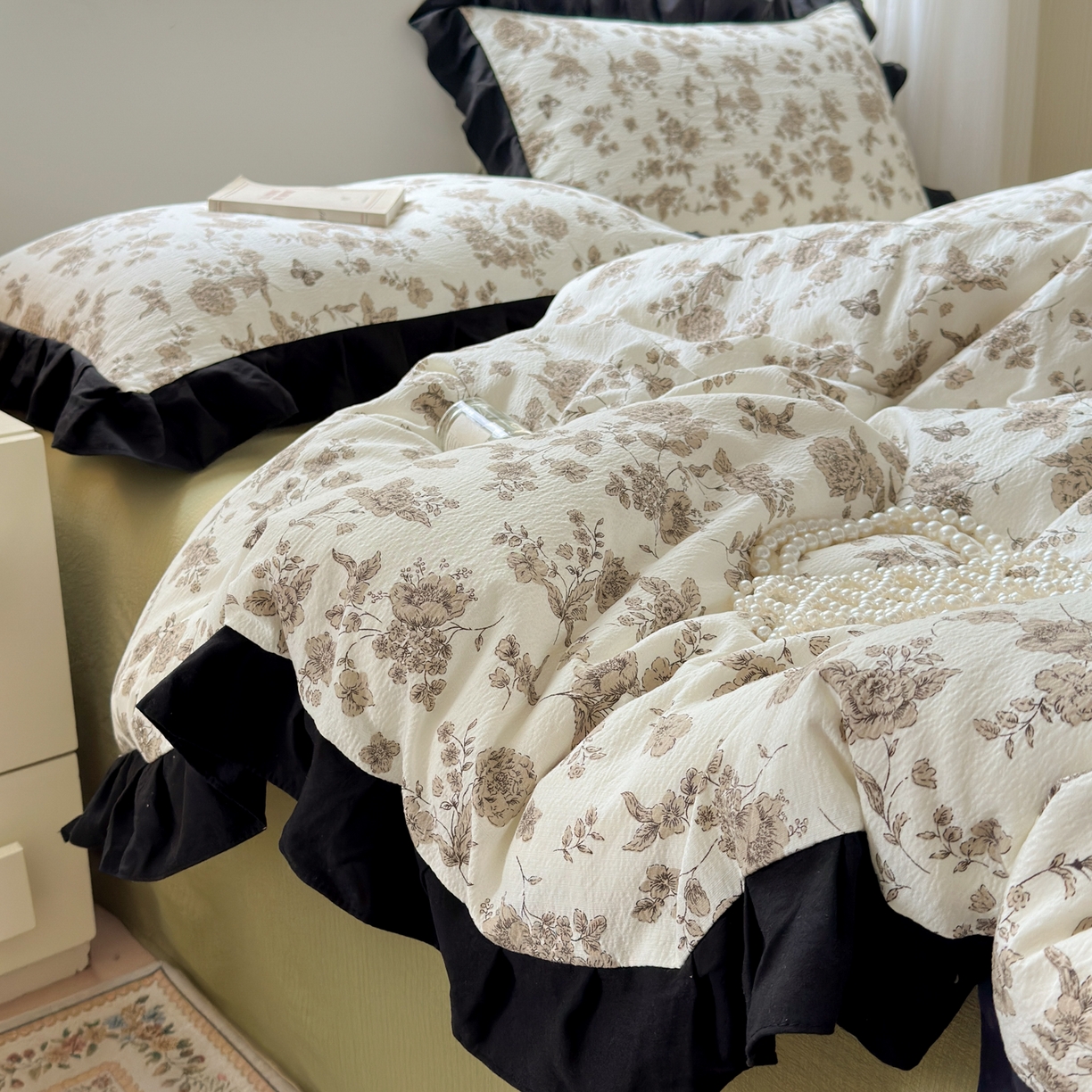 91家纺网 家纺一手货源 找家纺 喜颜 2025新款云感提花皱皱棉爆款花边四件套-赫本风 陌上花开