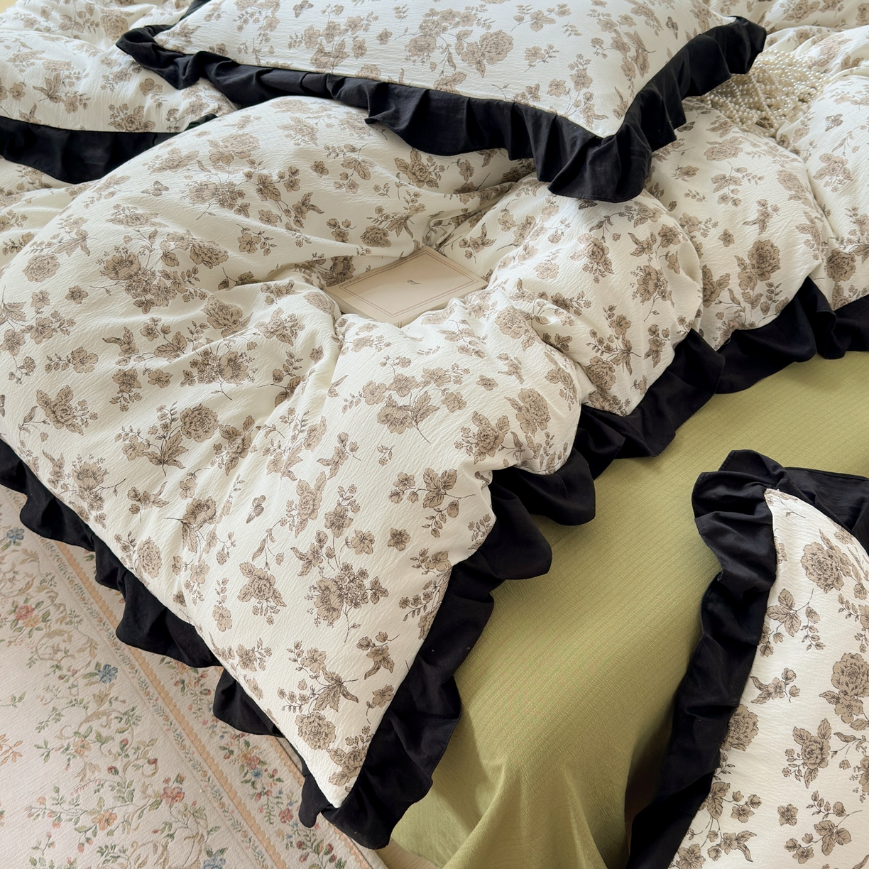 91家纺网 家纺一手货源 找家纺 喜颜 2025新款云感提花皱皱棉爆款花边四件套-赫本风 陌上花开