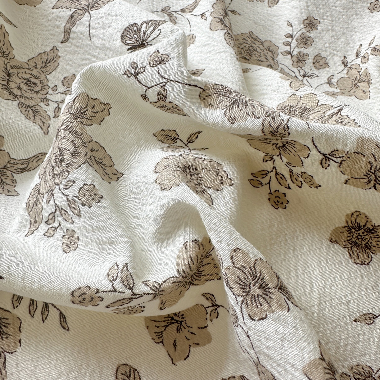 91家纺网 家纺一手货源 找家纺 喜颜 2025新款云感提花皱皱棉爆款花边四件套-赫本风 陌上花开