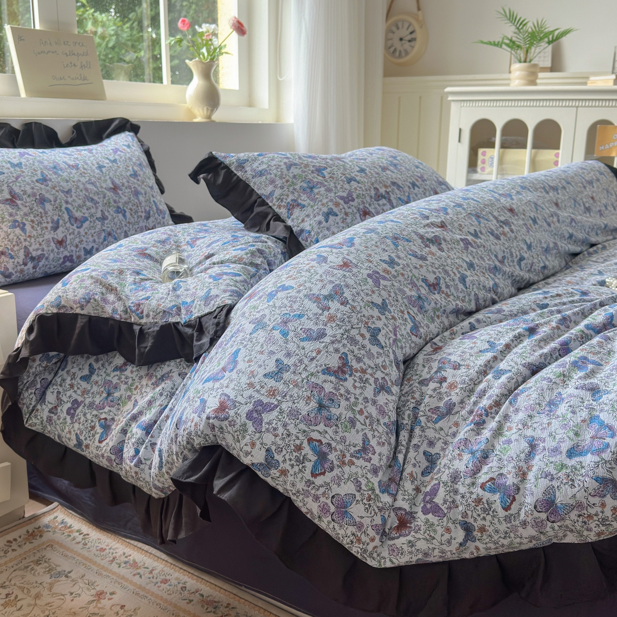 91家纺网 家纺一手货源 找家纺 喜颜 2025新款云感提花皱皱棉爆款花边四件套-赫本风 炫彩蝴蝶