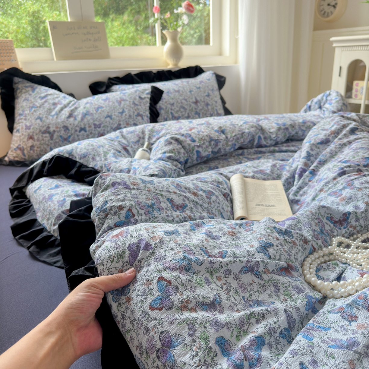 91家纺网 家纺一手货源 找家纺 喜颜 2025新款云感提花皱皱棉爆款花边四件套-赫本风 炫彩蝴蝶