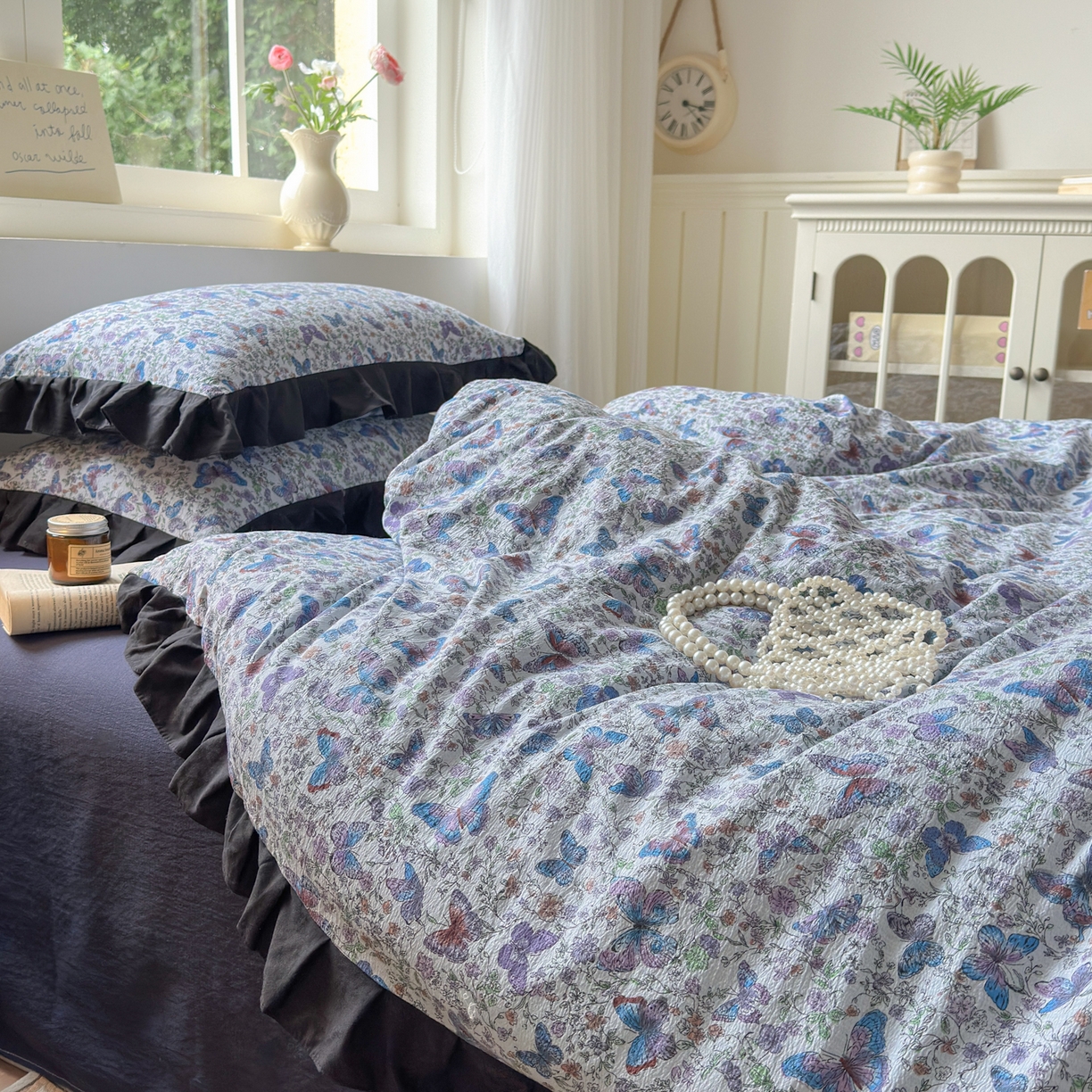 91家纺网 家纺一手货源 找家纺 喜颜 2025新款云感提花皱皱棉爆款花边四件套-赫本风 炫彩蝴蝶