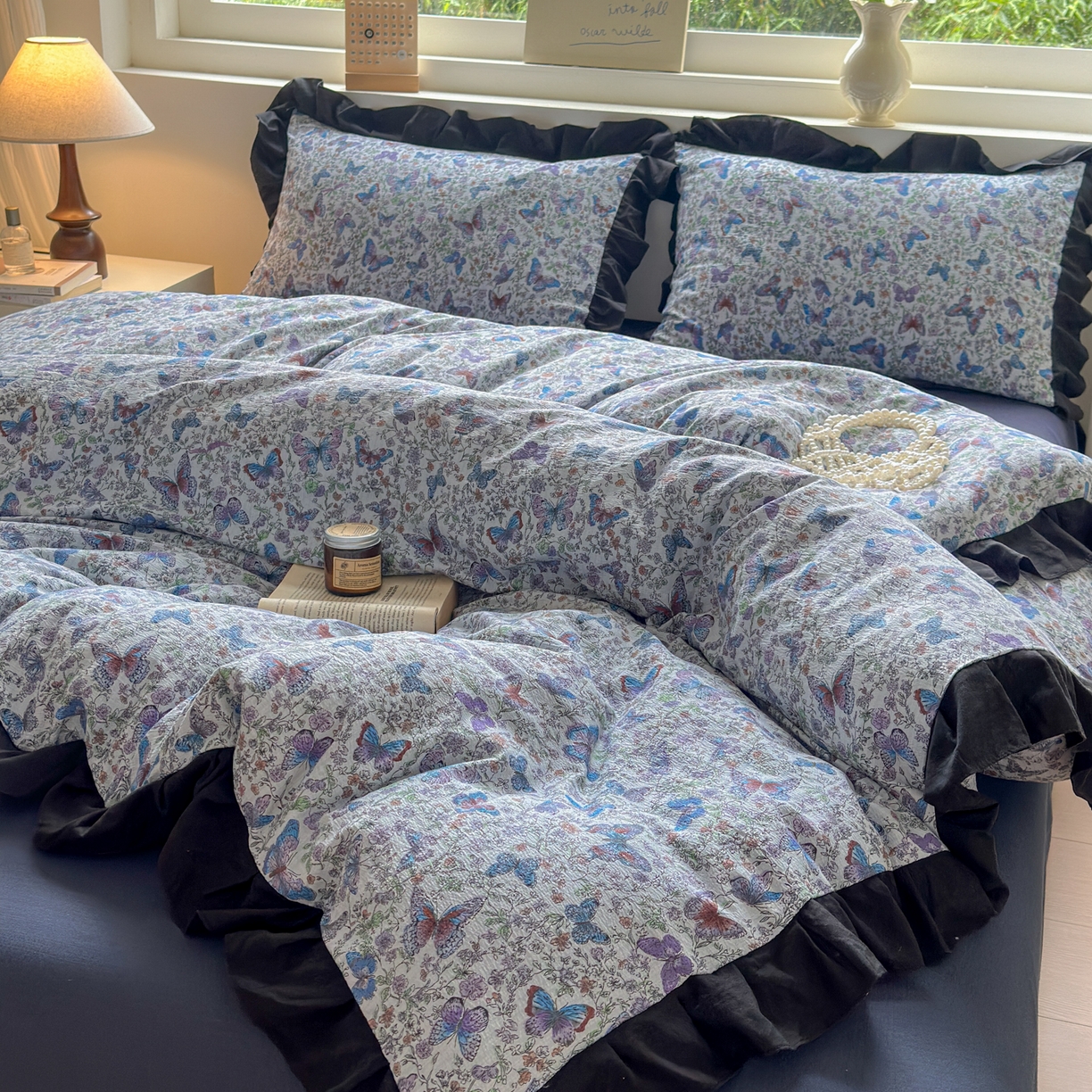 91家纺网 家纺一手货源 找家纺 喜颜 2025新款云感提花皱皱棉爆款花边四件套-赫本风 炫彩蝴蝶