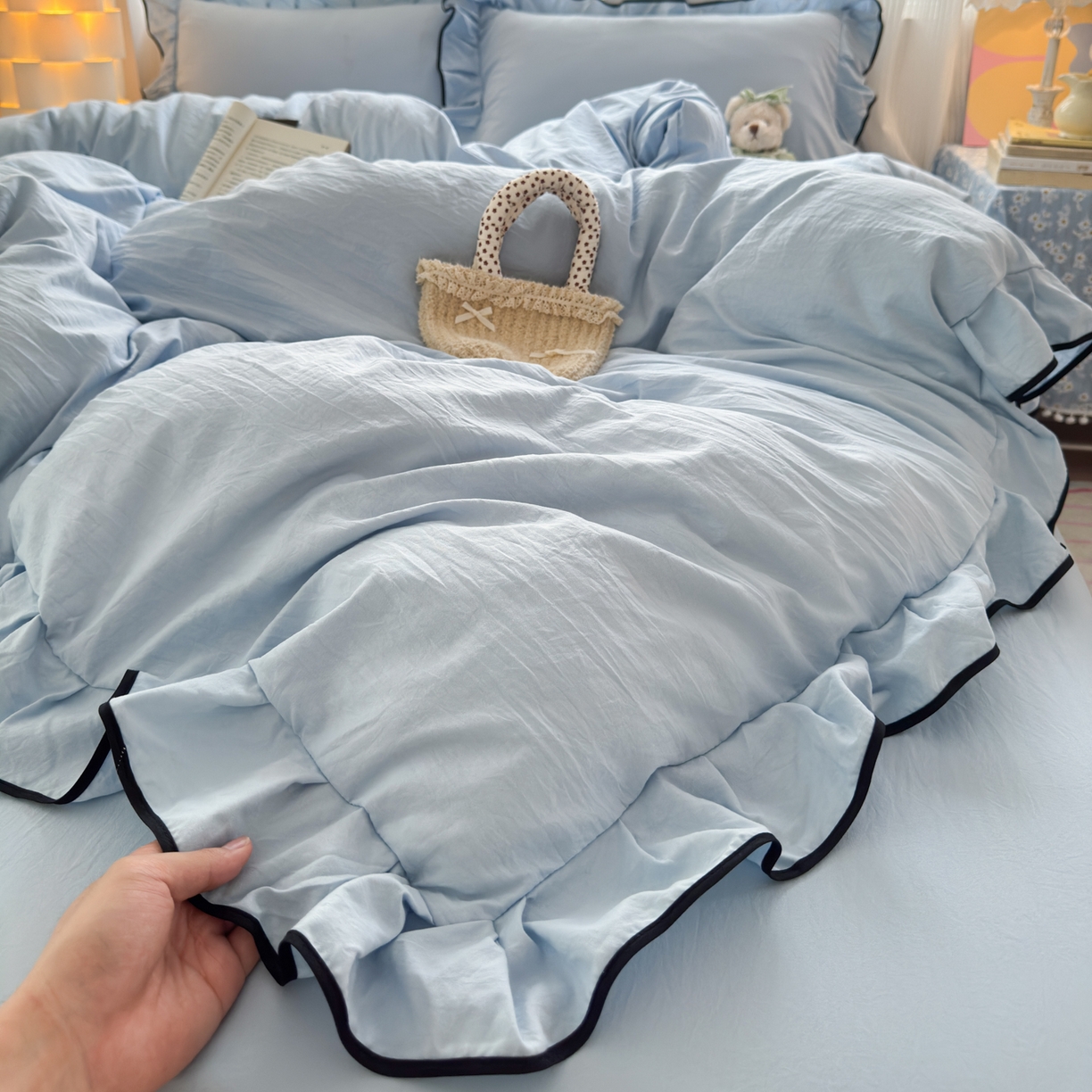 91家纺网 家纺一手货源 找家纺 喜颜 2025新款爆款超柔水洗糯糯棉花边四件套学生宿舍单人三件套 柔雾蓝-花边款