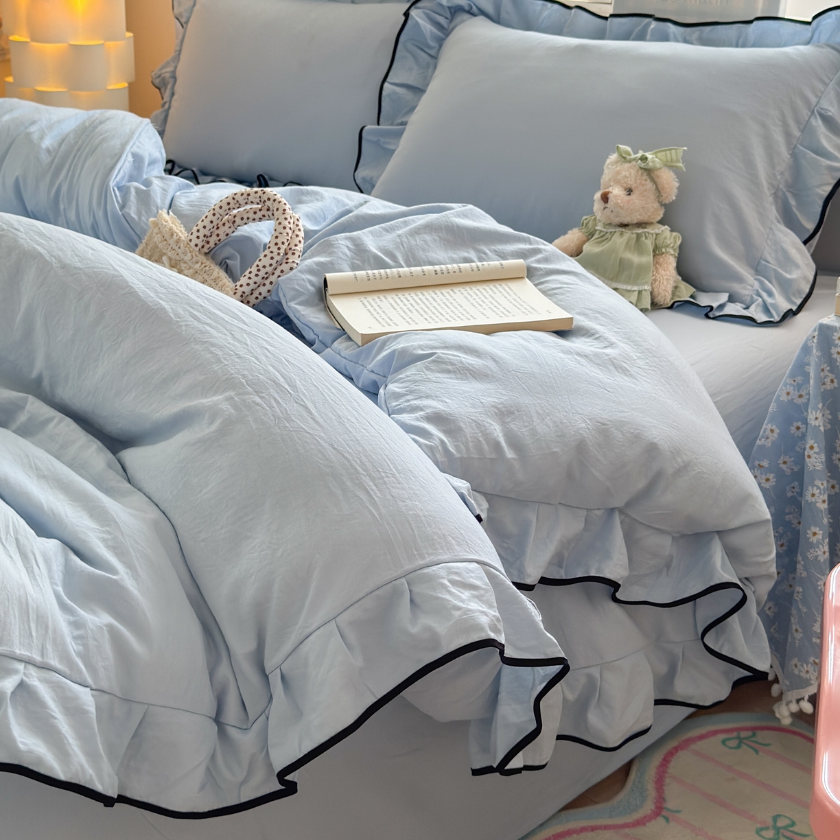 91家纺网 家纺一手货源 找家纺 喜颜 2025新款爆款超柔水洗糯糯棉花边四件套学生宿舍单人三件套 柔雾蓝-花边款