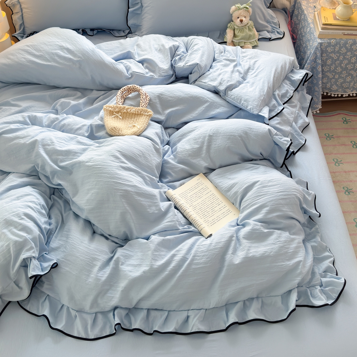 91家纺网 家纺一手货源 找家纺 喜颜 2025新款爆款超柔水洗糯糯棉花边四件套学生宿舍单人三件套 柔雾蓝-花边款