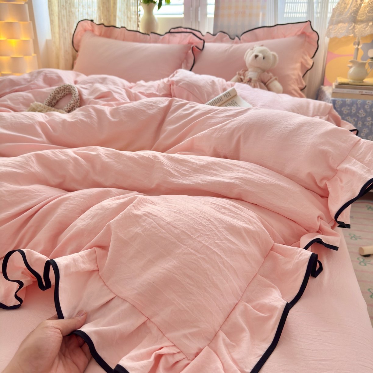 91家纺网 家纺一手货源 找家纺 喜颜 2025新款爆款超柔水洗糯糯棉花边四件套学生宿舍单人三件套 仙女粉-花边款