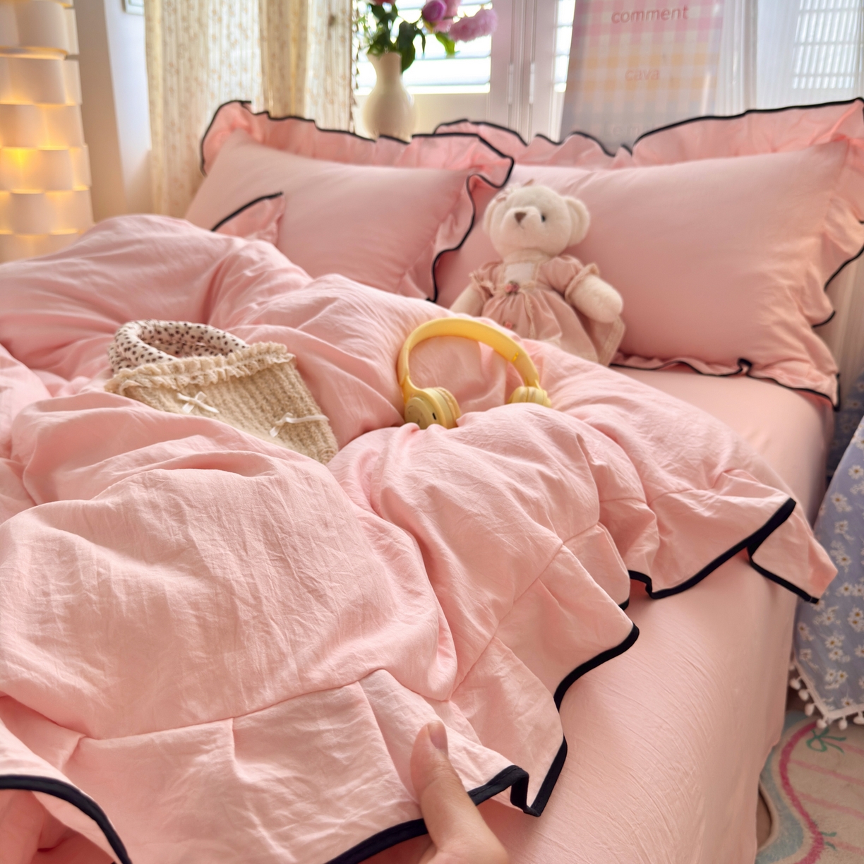 91家纺网 家纺一手货源 找家纺 喜颜 2025新款爆款超柔水洗糯糯棉花边四件套学生宿舍单人三件套 仙女粉-花边款