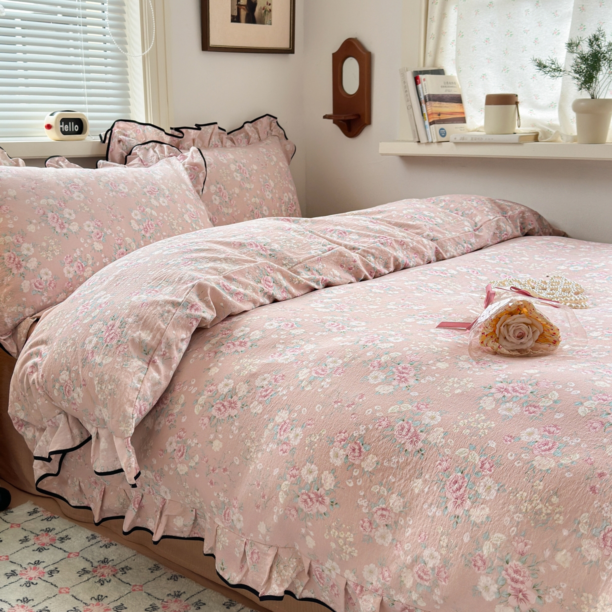 91家纺网 家纺一手货源 找家纺 喜颜 2025新款爆款云感提花双层纱木棉花边四件套 春风十里