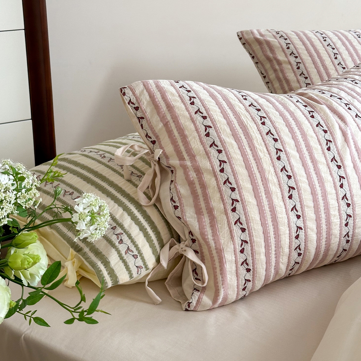 91家纺网 家纺一手货源 找家纺 圆岛家纺 2025新款清新全棉色织三层纱提花四件套 雾粉