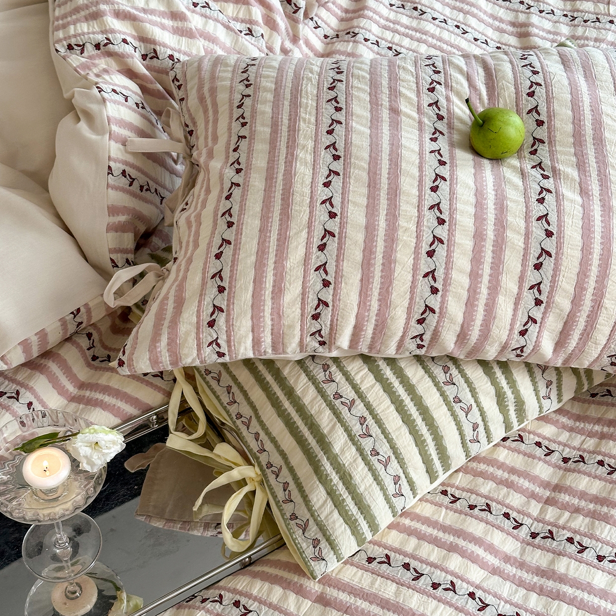 91家纺网 家纺一手货源 找家纺 圆岛家纺 2025新款清新全棉色织三层纱提花四件套 雾粉