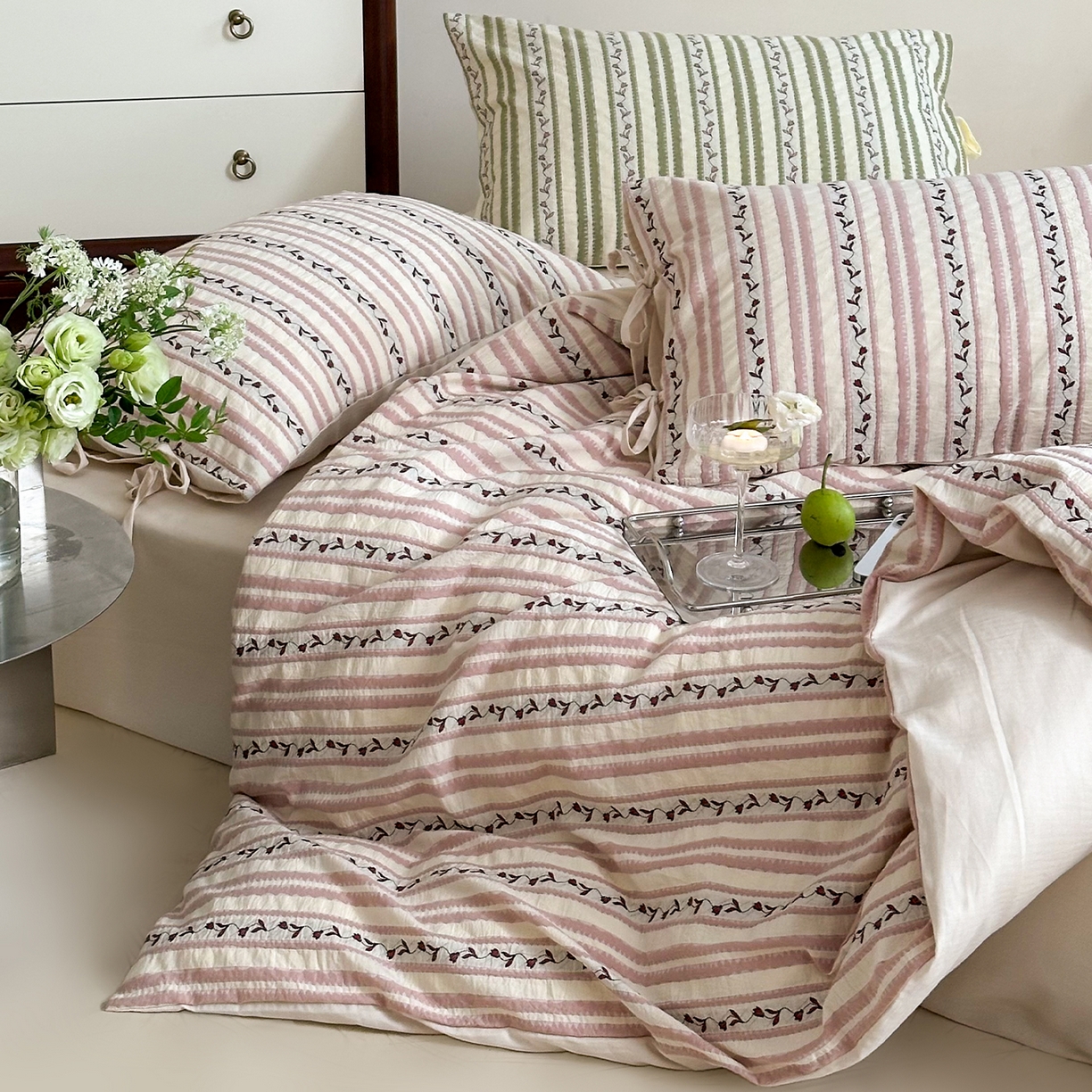 91家纺网 家纺一手货源 找家纺 圆岛家纺 2025新款清新全棉色织三层纱提花四件套 雾粉