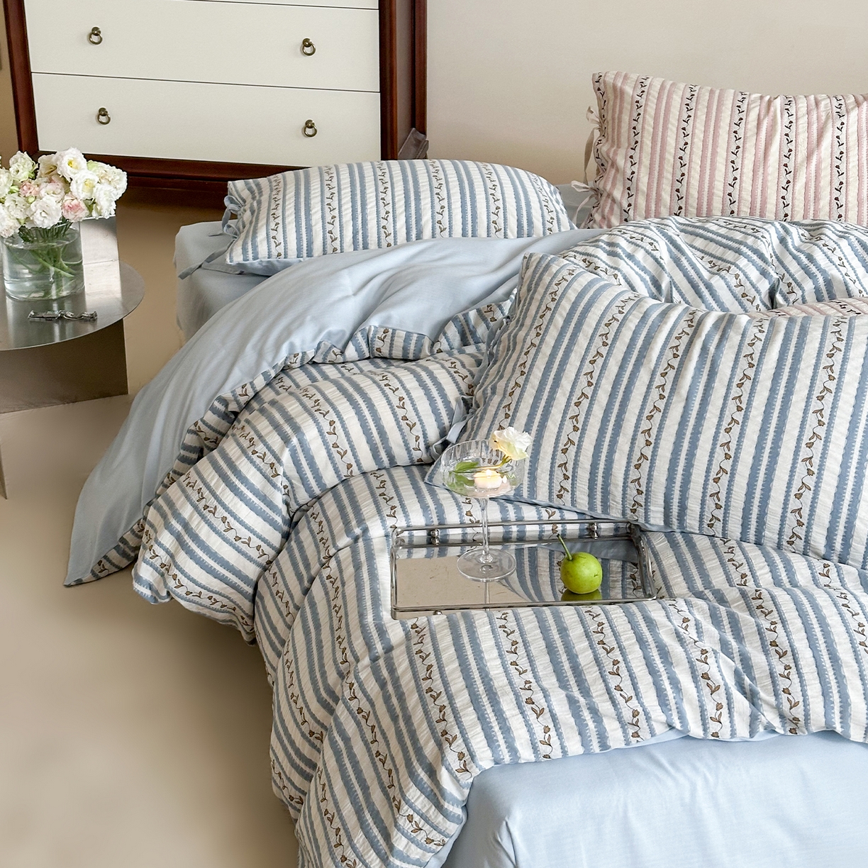 91家纺网 家纺一手货源 找家纺 圆岛家纺 2025新款清新全棉色织三层纱提花四件套 雾蓝