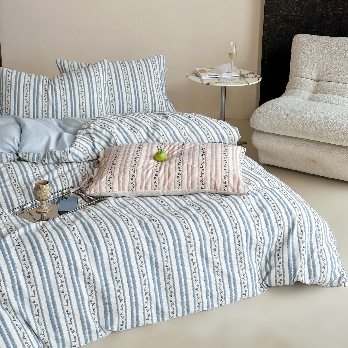 91家纺网 家纺一手货源 找家纺 圆岛家纺 2025新款清新全棉色织三层纱提花四件套 雾蓝