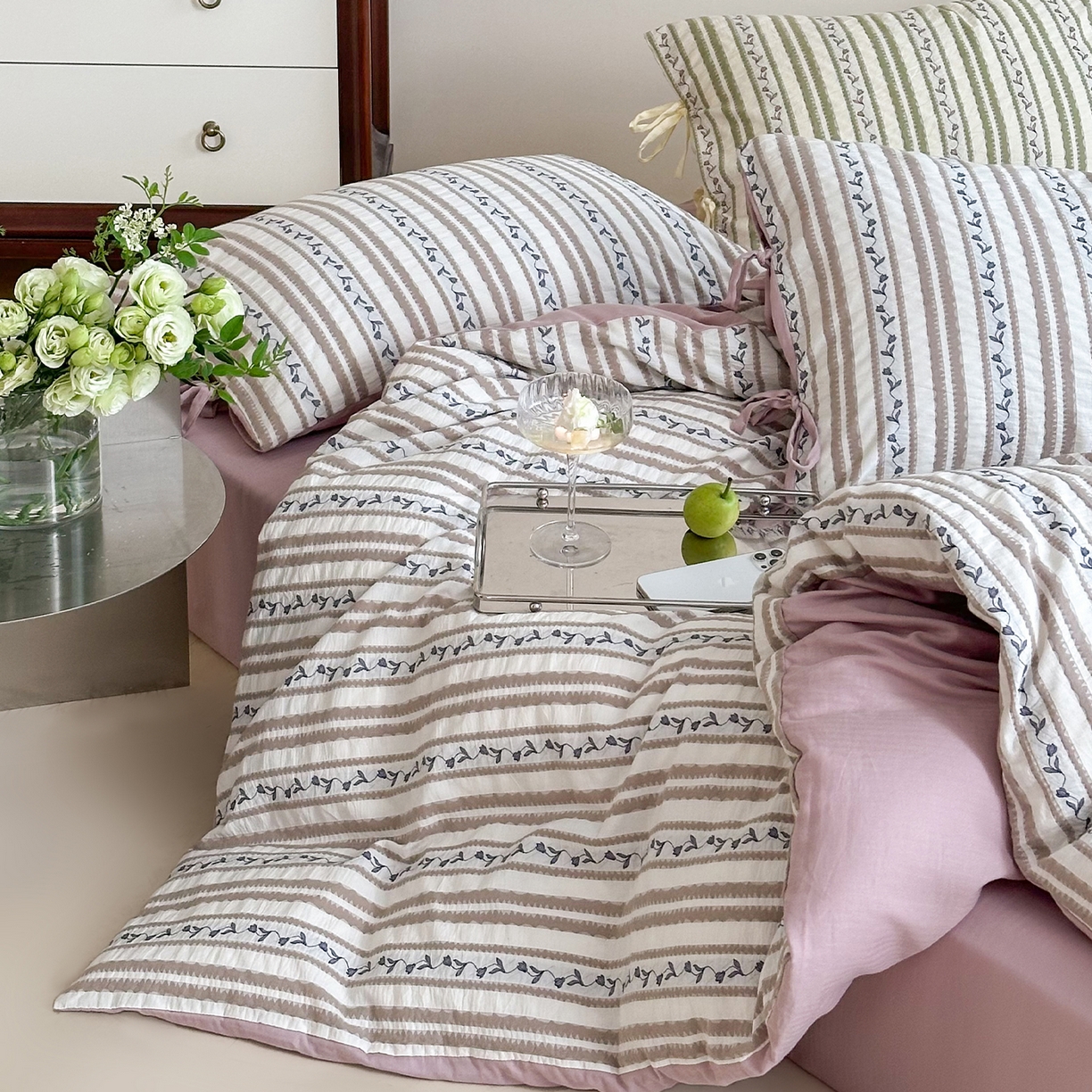 91家纺网 家纺一手货源 找家纺 圆岛家纺 2025新款清新全棉色织三层纱提花四件套 烟紫