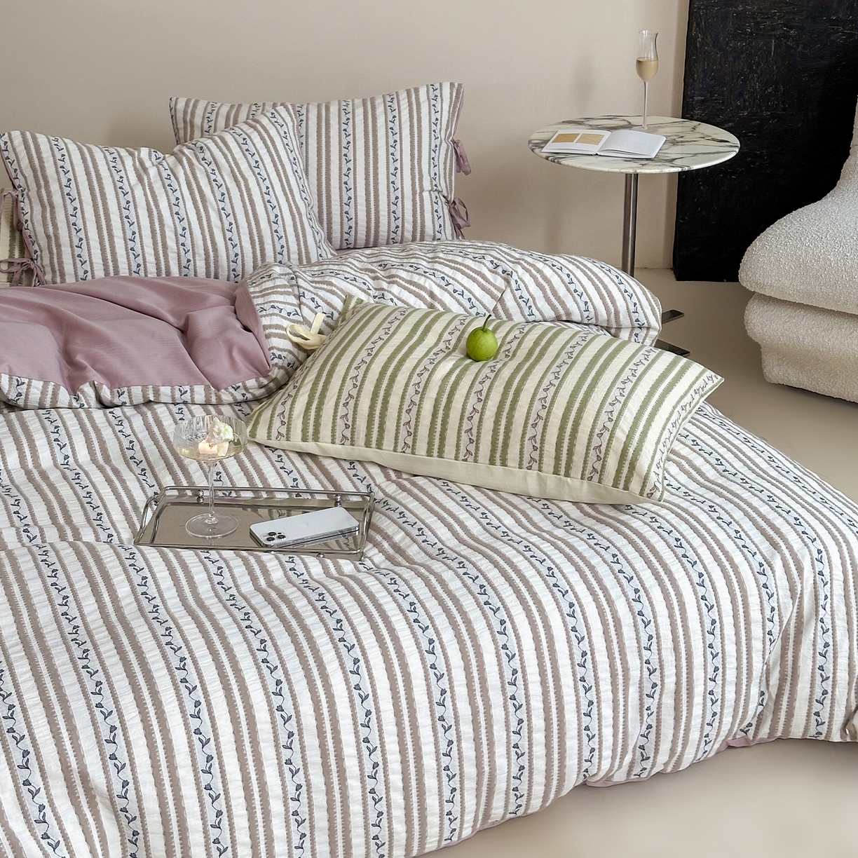 91家纺网 家纺一手货源 找家纺 圆岛家纺 2025新款清新全棉色织三层纱提花四件套 烟紫