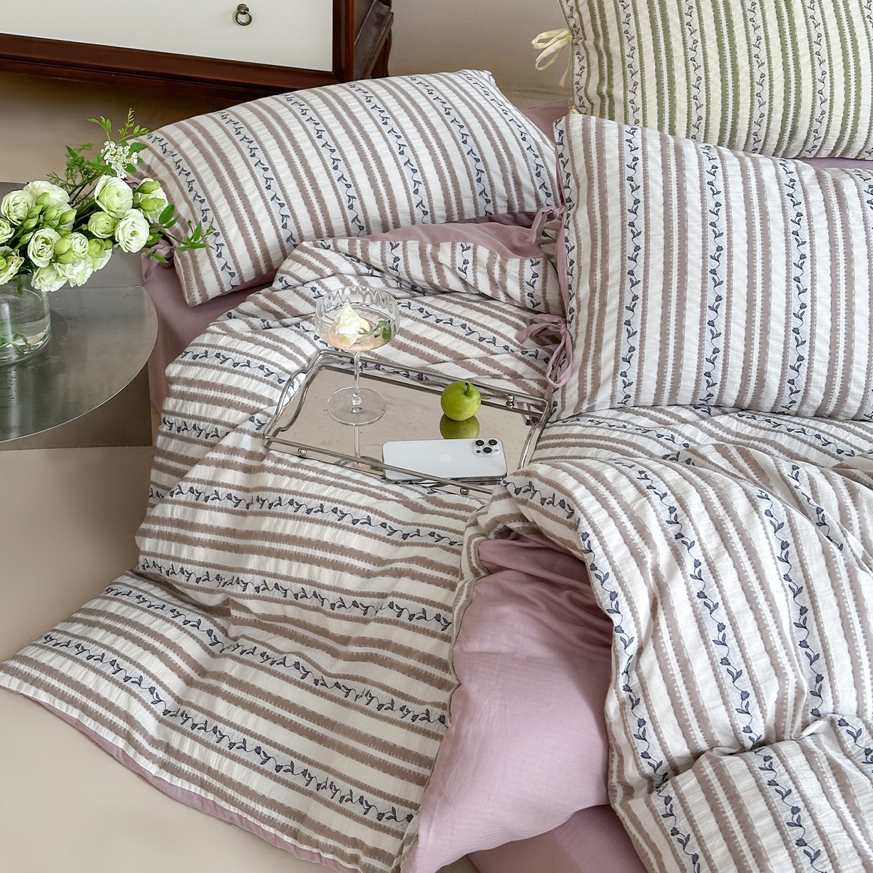 91家纺网 家纺一手货源 找家纺 圆岛家纺 2025新款清新全棉色织三层纱提花四件套 烟紫