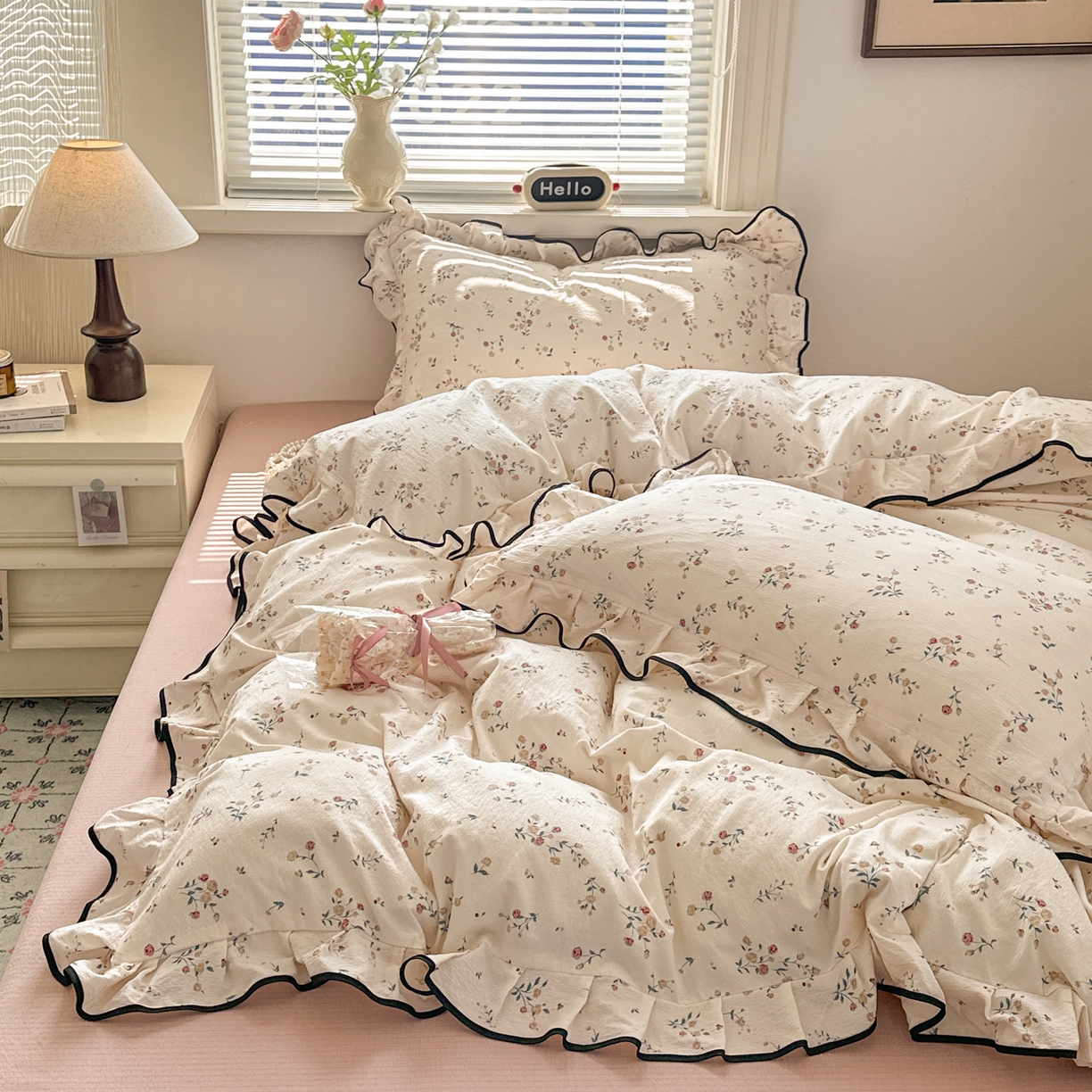 91家纺网 家纺一手货源 找家纺 喜颜 2025新款爆款云感提花双层纱木棉花边四件套 浅夏