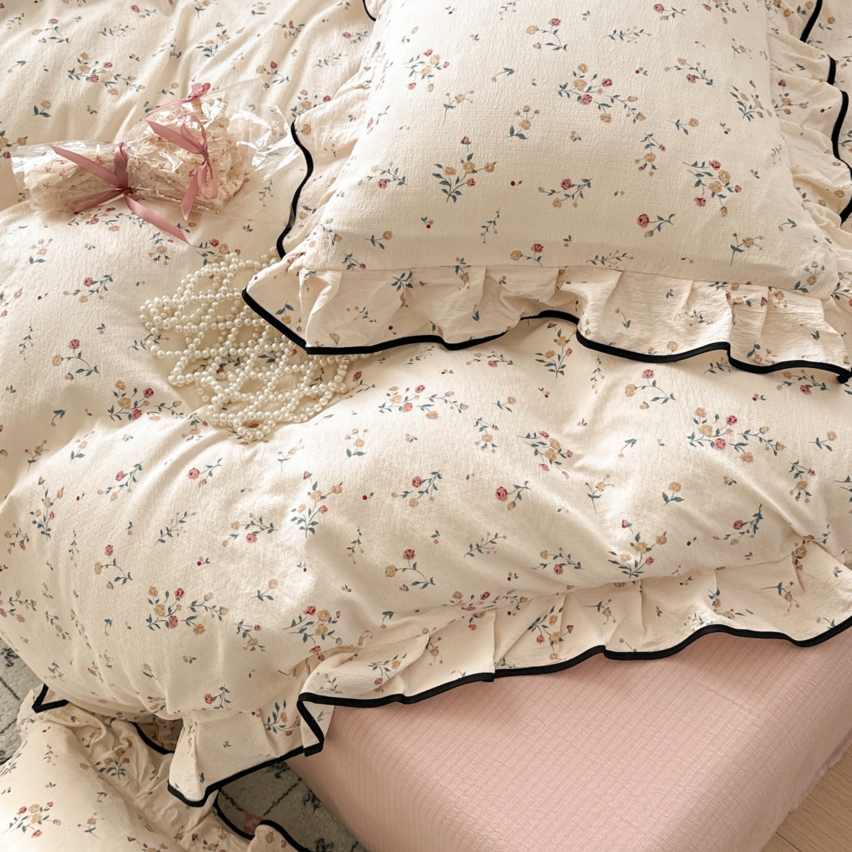 91家纺网 家纺一手货源 找家纺 喜颜 2025新款爆款云感提花双层纱木棉花边四件套 浅夏