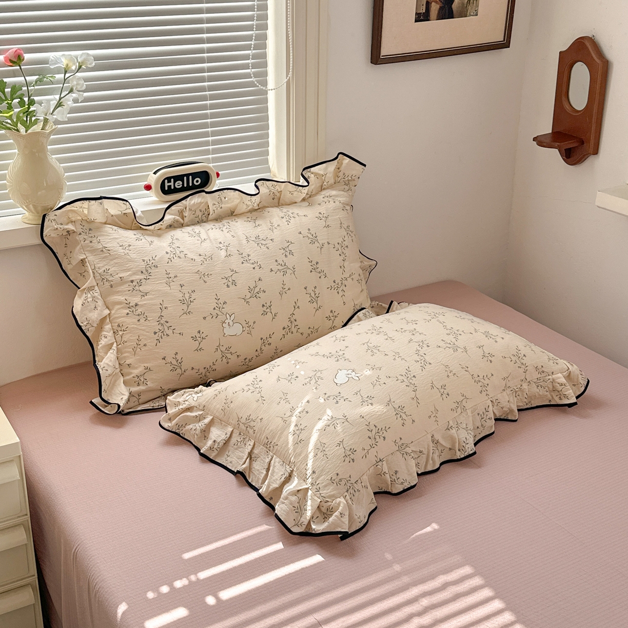 91家纺网 家纺一手货源 找家纺 喜颜 2025新款爆款云感提花双层纱木棉花边四件套 碎花小兔