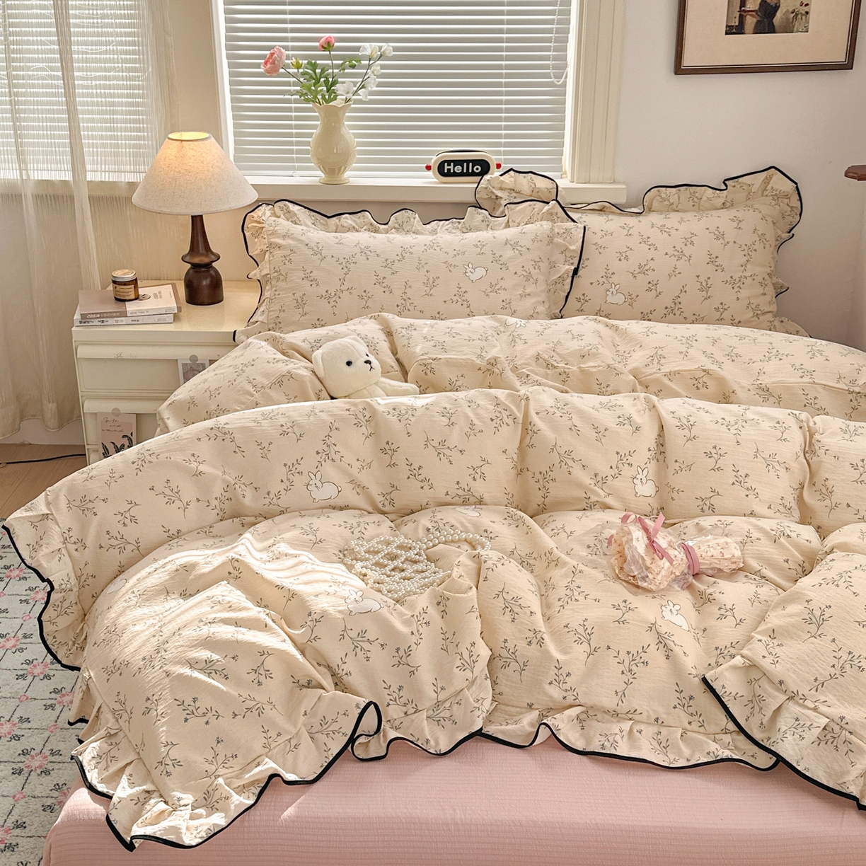 91家纺网 家纺一手货源 找家纺 喜颜 2025新款爆款云感提花双层纱木棉花边四件套 碎花小兔