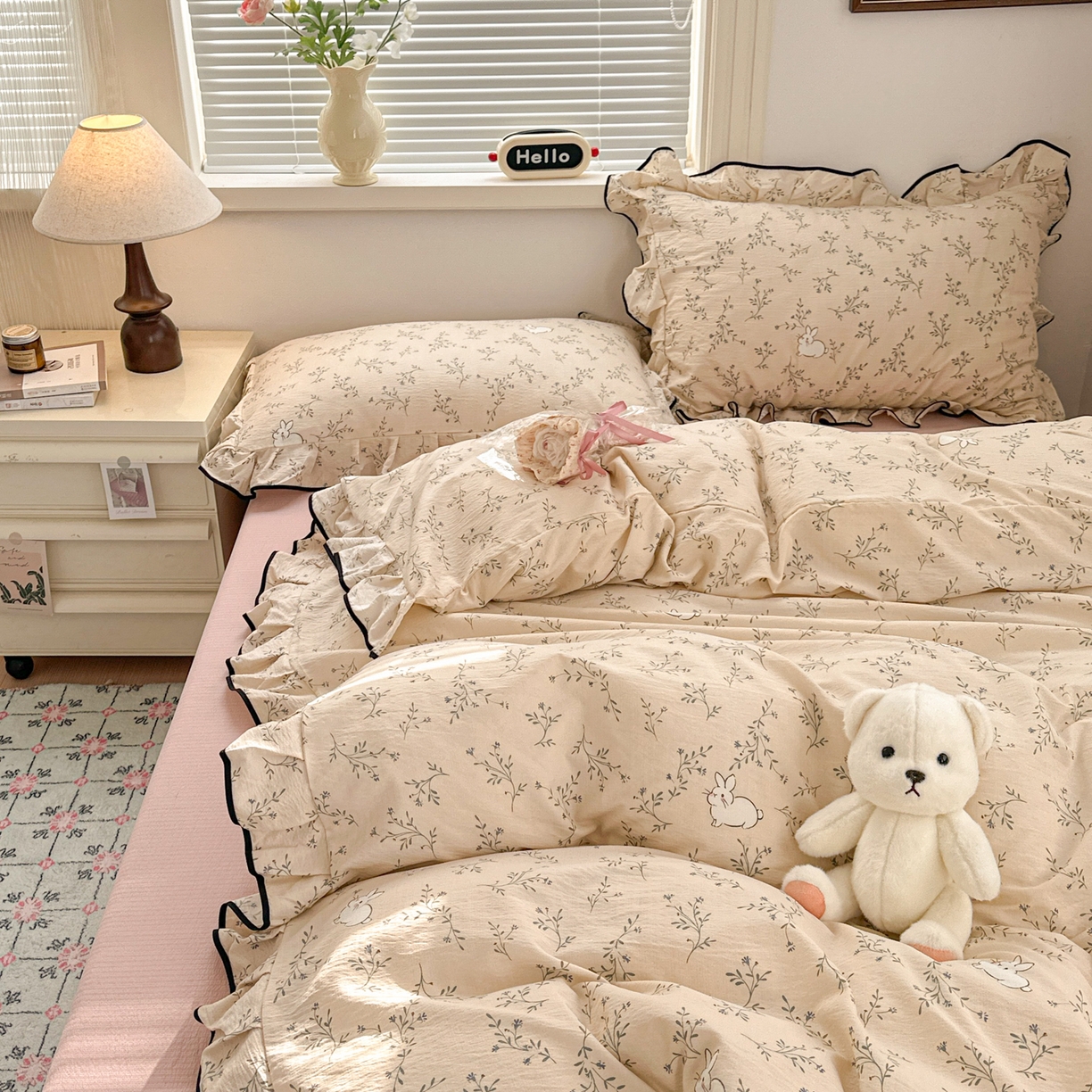 91家纺网 家纺一手货源 找家纺 喜颜 2025新款爆款云感提花双层纱木棉花边四件套 碎花小兔