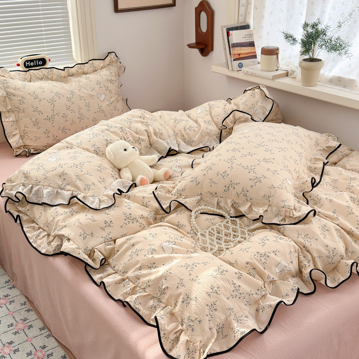 91家纺网 家纺一手货源 找家纺 喜颜 2025新款爆款云感提花双层纱木棉花边四件套 碎花小兔