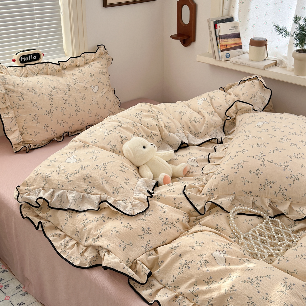 91家纺网 家纺一手货源 找家纺 喜颜 2025新款爆款云感提花双层纱木棉花边四件套 碎花小兔