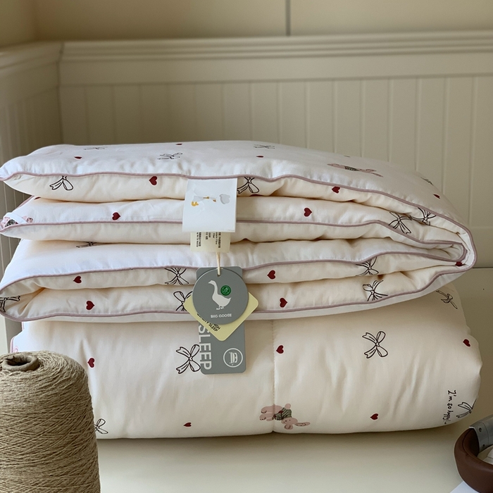 91家纺网 家纺一手货源 找家纺 汇庭2025秋冬新款全棉大豆被 爱心兔白