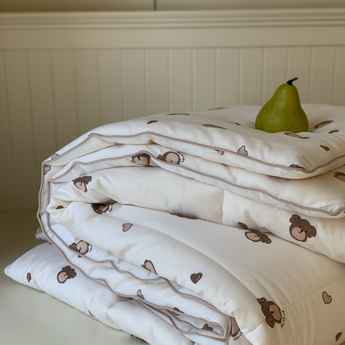 91家纺网 家纺一手货源 找家纺 汇庭2025秋冬新款全棉大豆被 爱心熊白