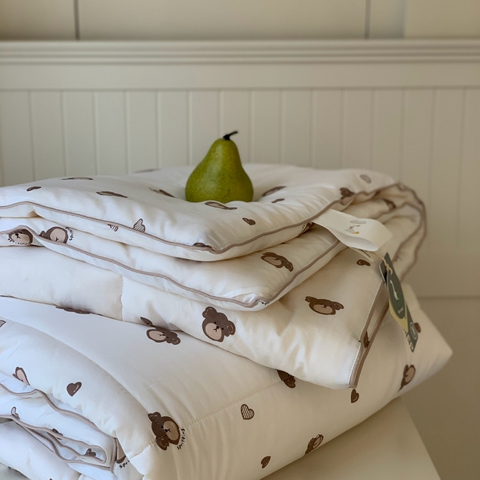 91家纺网 家纺一手货源 找家纺 汇庭2025秋冬新款全棉大豆被 爱心熊白