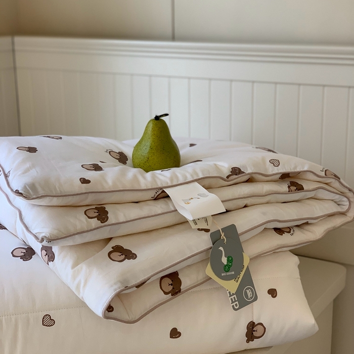 91家纺网 家纺一手货源 找家纺 汇庭2025秋冬新款全棉大豆被 爱心熊白