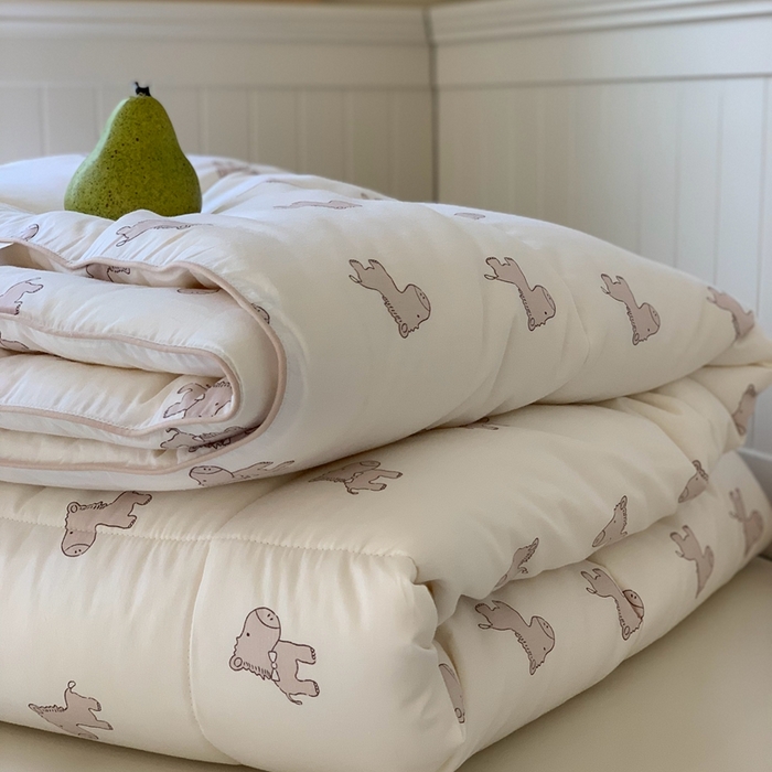 91家纺网 家纺一手货源 找家纺 汇庭2025秋冬新款全棉大豆被 宝莉小马白