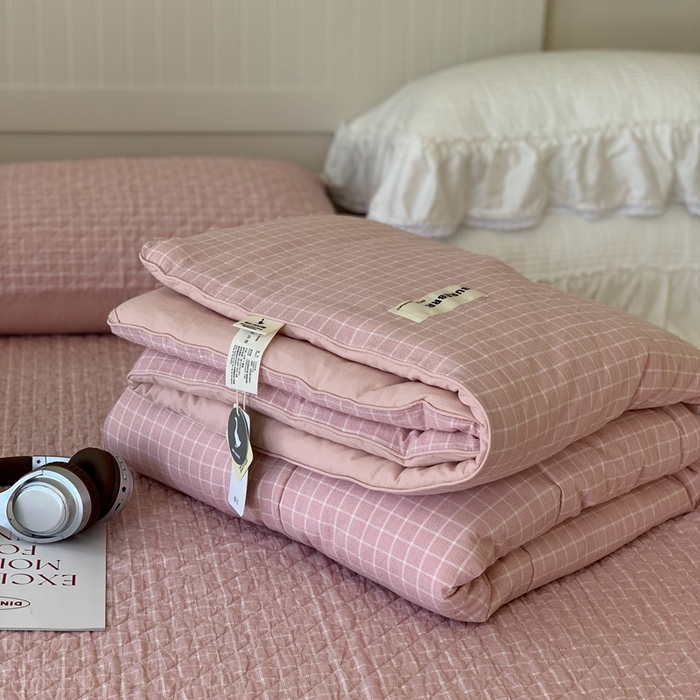 91家纺网 家纺一手货源 找家纺 汇庭2025新款·良品两件套（学生季春秋） 床盖·良品粉（春秋·胡桃格粉