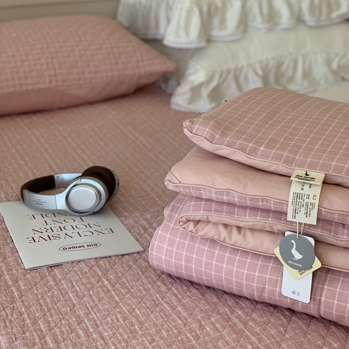 91家纺网 家纺一手货源 找家纺 汇庭2025新款·良品两件套（学生季春秋） 床盖·良品粉（春秋·胡桃格粉