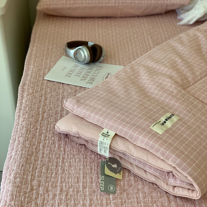 91家纺网 家纺一手货源 找家纺 汇庭2025新款·良品两件套（学生季春秋） 床盖·良品粉（春秋·胡桃格粉