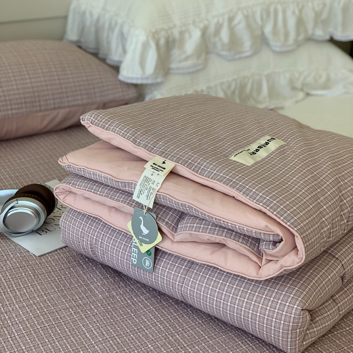 91家纺网 家纺一手货源 找家纺 汇庭2025新款·良品两件套（学生季春秋） 床盖·良品灰粉（春秋·胡桃格咖