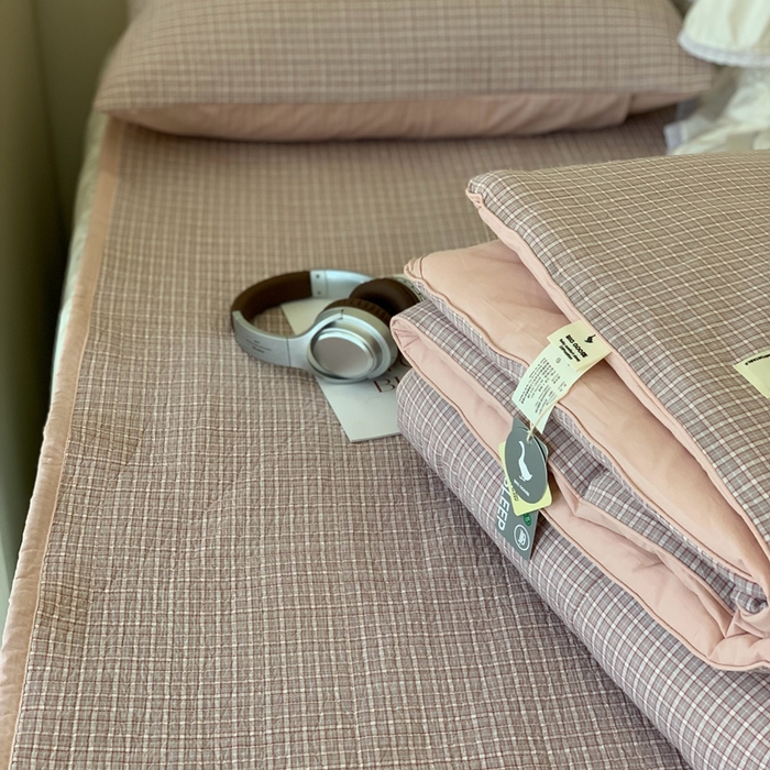 91家纺网 家纺一手货源 找家纺 汇庭2025新款·良品两件套（学生季春秋） 床盖·良品灰粉（春秋·胡桃格咖