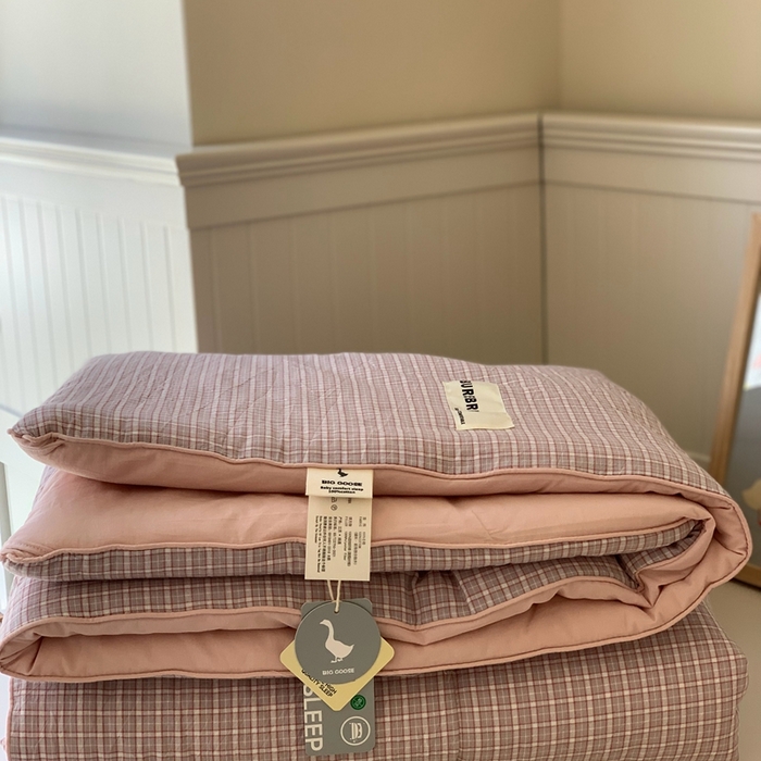 91家纺网 家纺一手货源 找家纺 汇庭2025新款·良品两件套（学生季春秋） 床盖·良品灰粉（春秋·胡桃格咖