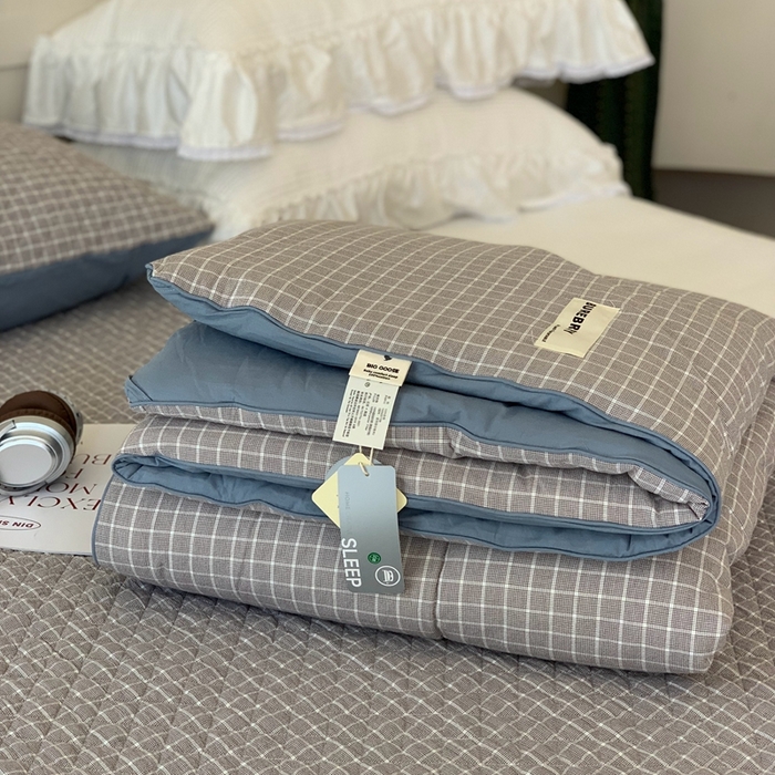 91家纺网 家纺一手货源 找家纺 汇庭2025新款·良品两件套（学生季春秋） 床盖·良品灰蓝（春秋·胡桃格蓝