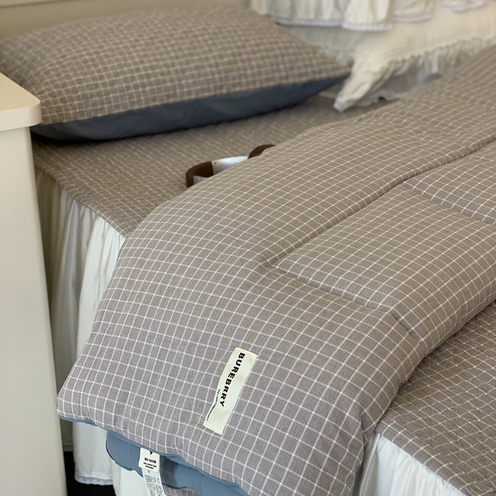 91家纺网 家纺一手货源 找家纺 汇庭2025新款·良品两件套（学生季春秋） 床盖·良品灰蓝（春秋·胡桃格蓝