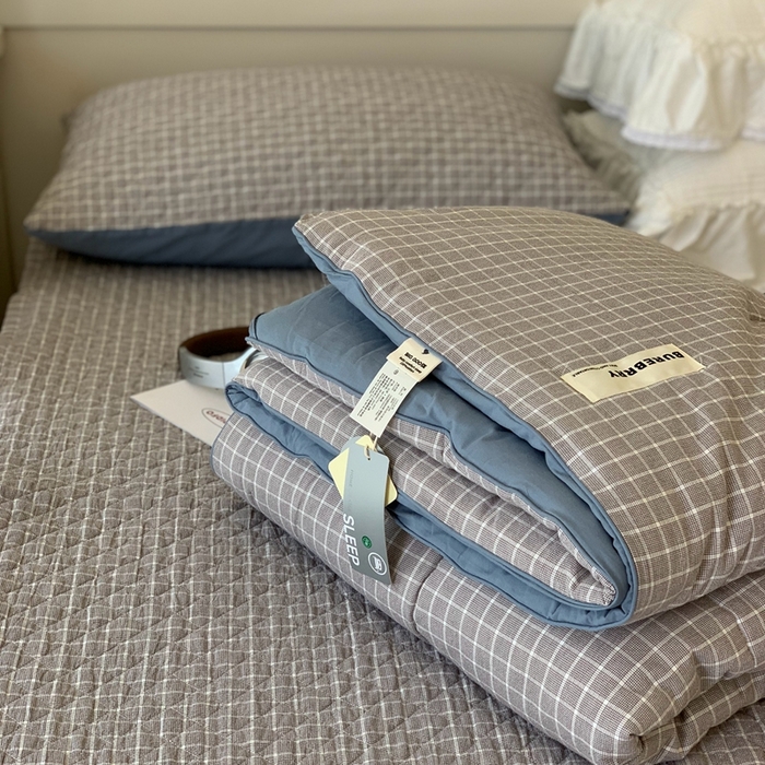 91家纺网 家纺一手货源 找家纺 汇庭2025新款·良品两件套（学生季春秋） 床盖·良品灰蓝（春秋·胡桃格蓝