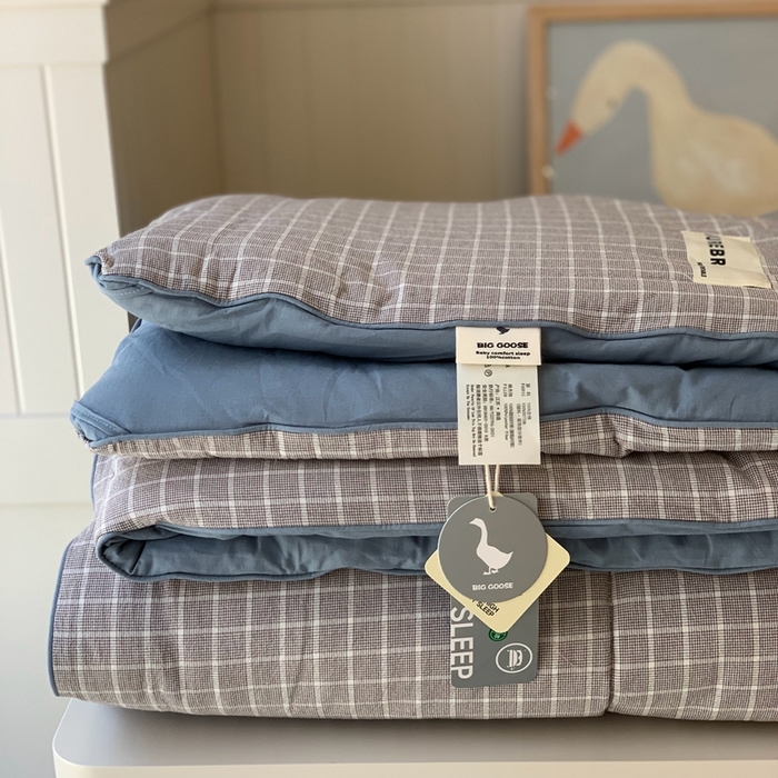 91家纺网 家纺一手货源 找家纺 汇庭2025新款·良品两件套（学生季春秋） 床盖·良品灰蓝（春秋·胡桃格蓝