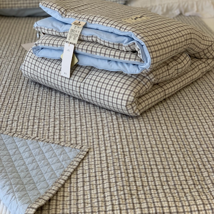 91家纺网 家纺一手货源 找家纺 汇庭2025新款·良品两件套（学生季春秋） 床盖·良品蓝莓（春秋·苏格兰灰