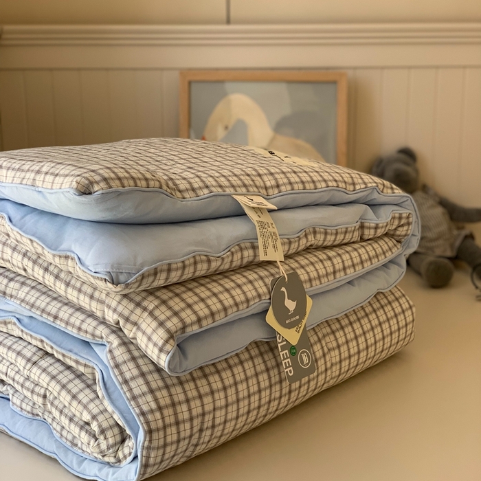 91家纺网 家纺一手货源 找家纺 汇庭2025新款·良品两件套（学生季春秋） 床盖·良品蓝莓（春秋·苏格兰灰