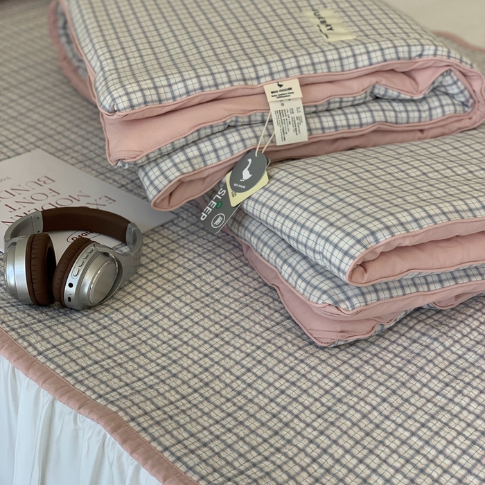 91家纺网 家纺一手货源 找家纺 汇庭2025新款·良品两件套（学生季春秋） 床盖·良品奶茶（春秋·苏格兰粉