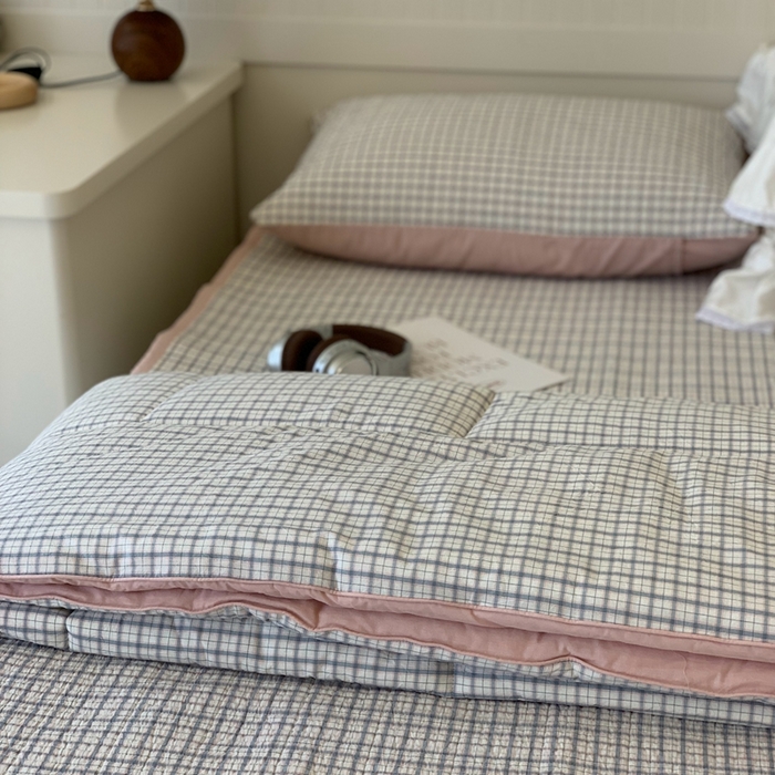 91家纺网 家纺一手货源 找家纺 汇庭2025新款·良品两件套（学生季春秋） 床盖·良品奶茶（春秋·苏格兰粉