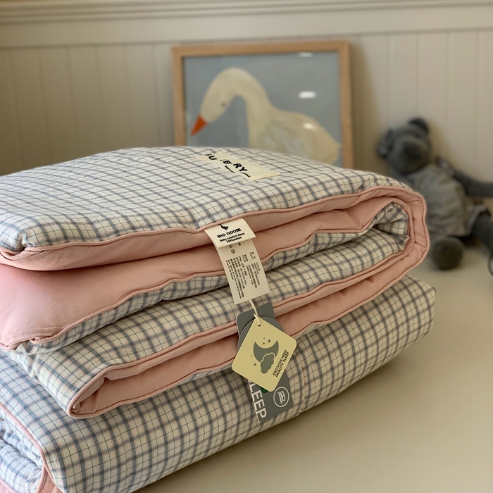 91家纺网 家纺一手货源 找家纺 汇庭2025新款·良品两件套（学生季春秋） 床盖·良品奶茶（春秋·苏格兰粉
