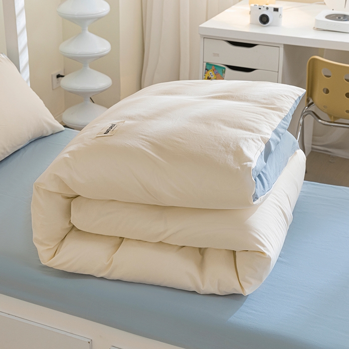 91家纺网 家纺一手货源 找家纺 佳汐蓝家纺 2025新款A类全棉水洗棉学生三件套 贴标-奶昔白+海青